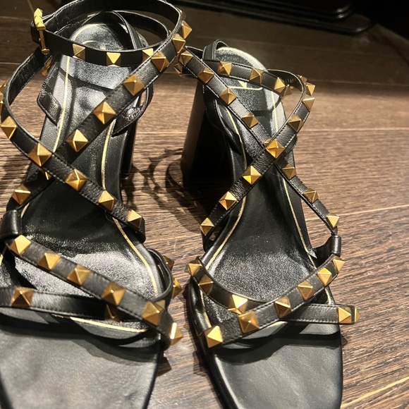 Valentino Leather Gladiator Sandale - Picture 2 of 4
